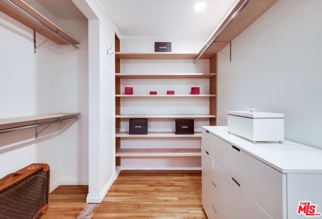 1275 Havenhurst Dr Unit: 4