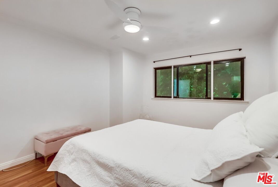 1275 Havenhurst Dr Unit: 4