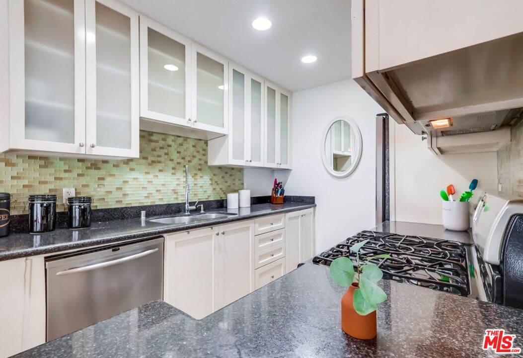 1275 Havenhurst Dr Unit: 4