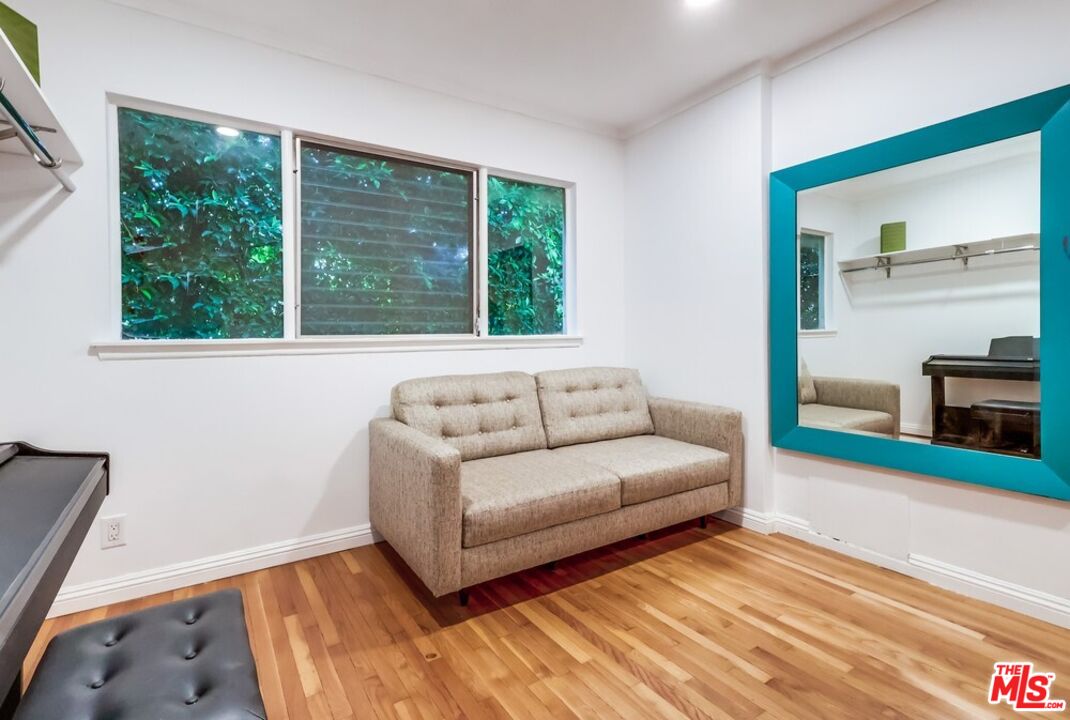 1275 Havenhurst Dr Unit: 4