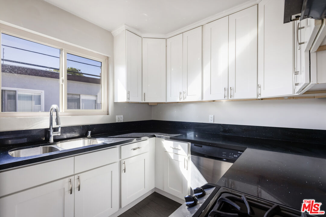 925 N Curson Ave Unit: 8