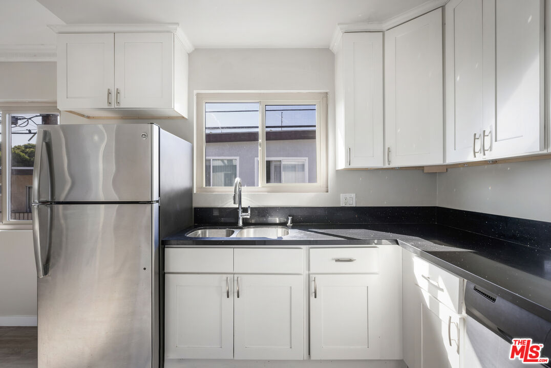 925 N Curson Ave Unit: 8