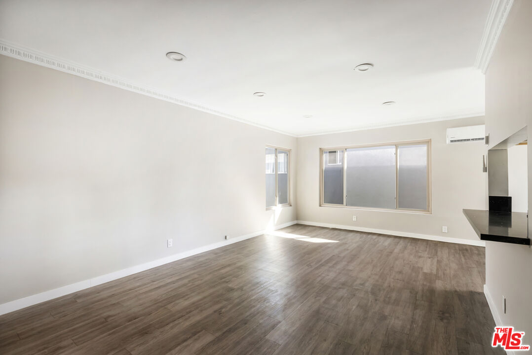 925 N Curson Ave Unit: 8