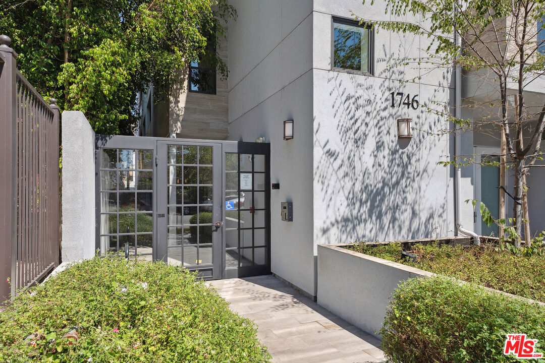 1746 Garfield Pl Unit: 101