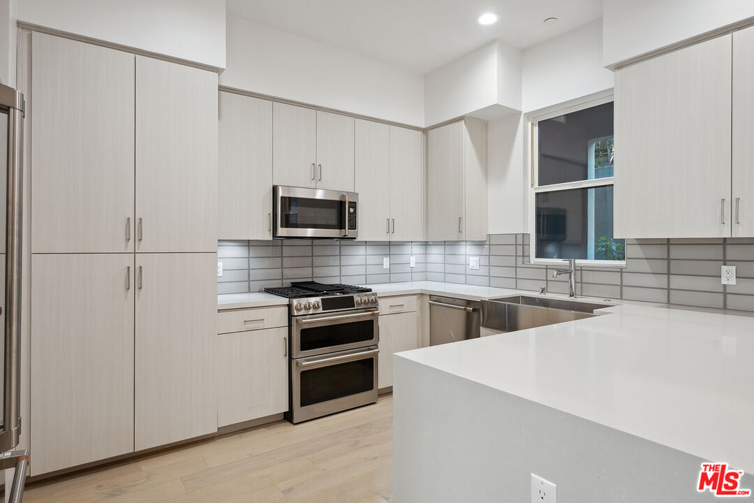 1746 Garfield Pl Unit: 102