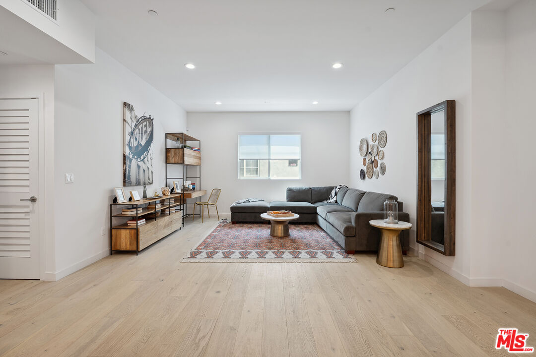 1746 Garfield Pl Unit: 202