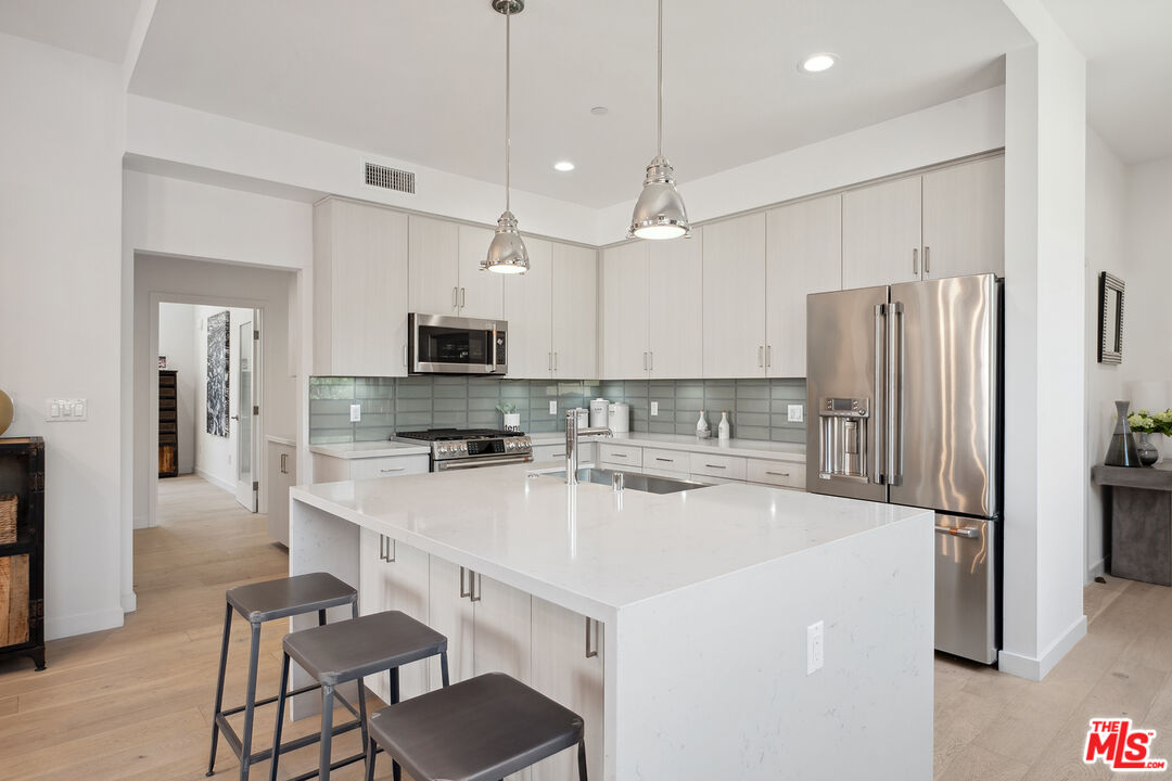 1746 Garfield Pl Unit: 203