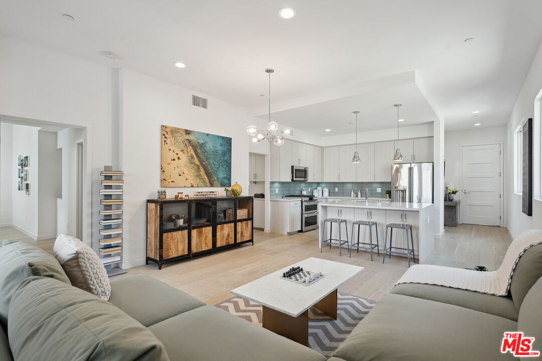 1746 Garfield Pl Unit: 203