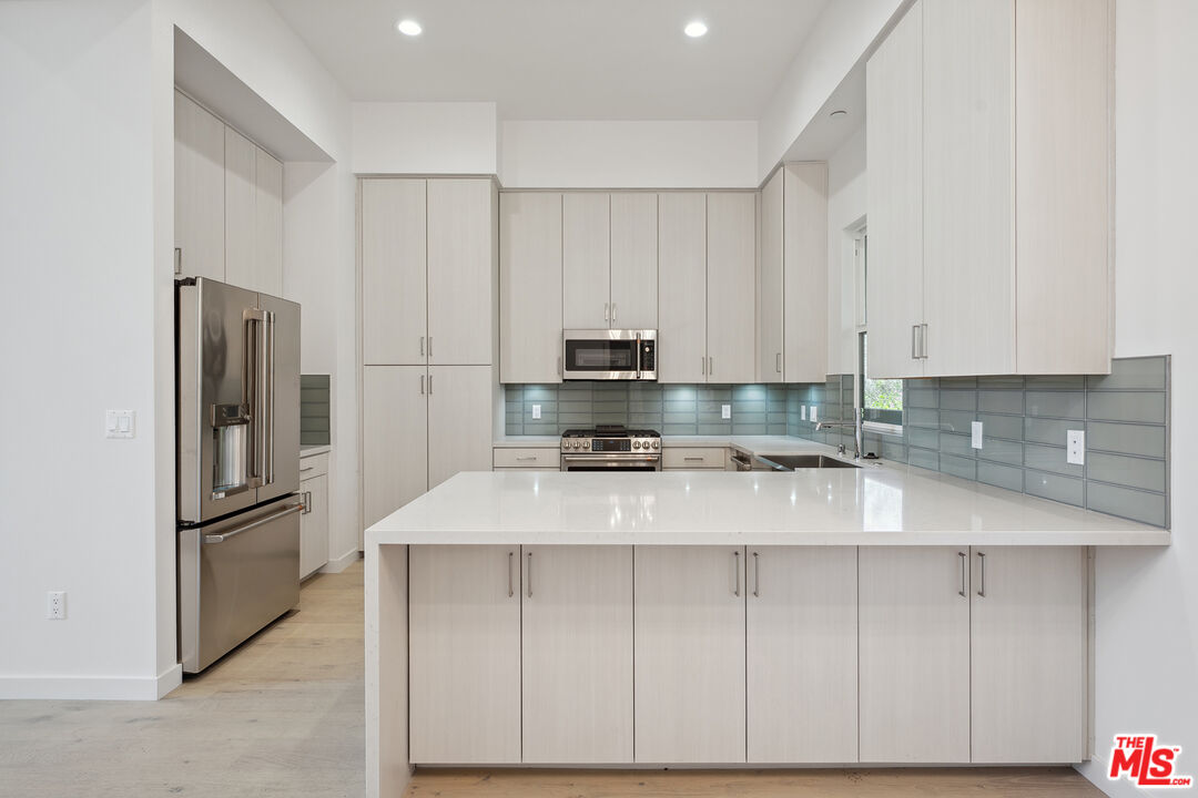 1746 Garfield Pl Unit: 302