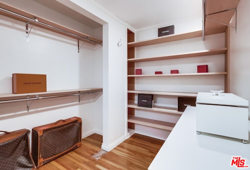 1275 Havenhurst Dr Unit: 4