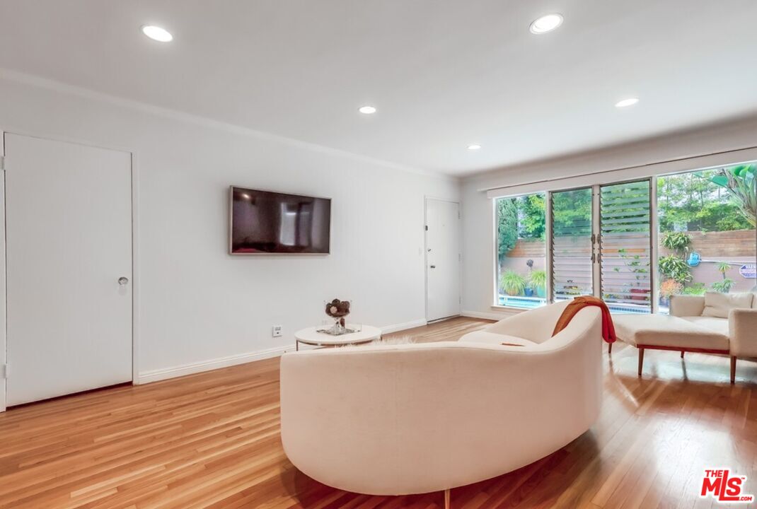 1275 Havenhurst Dr Unit: 4