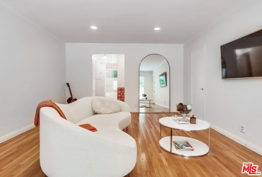 1275 Havenhurst Dr Unit: 4