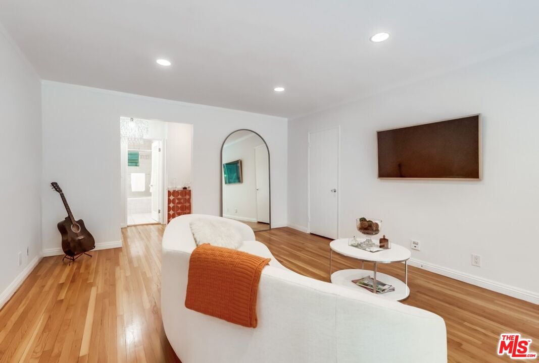 1275 Havenhurst Dr Unit: 4