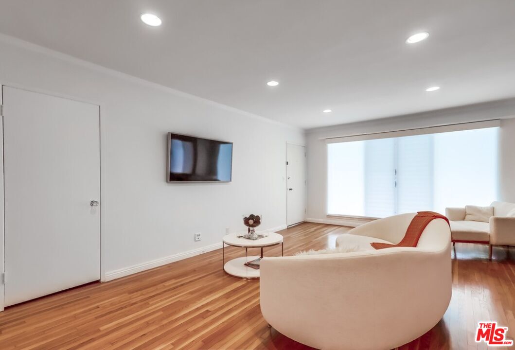 1275 Havenhurst Dr Unit: 4