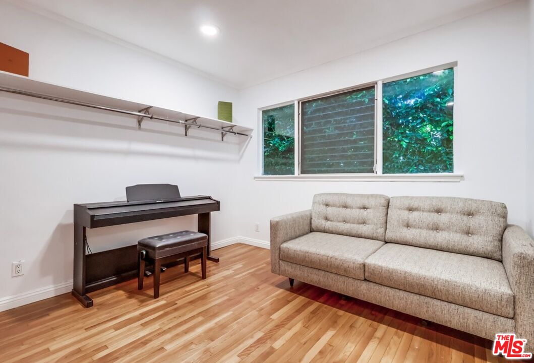 1275 Havenhurst Dr Unit: 4