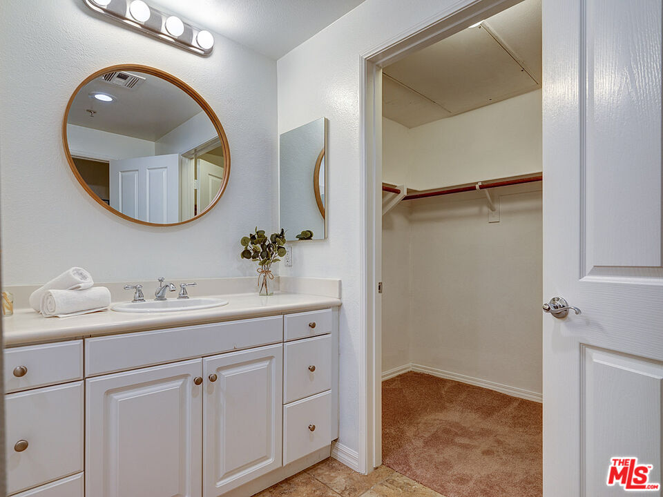 6020 S Seabluff Dr Unit: 122