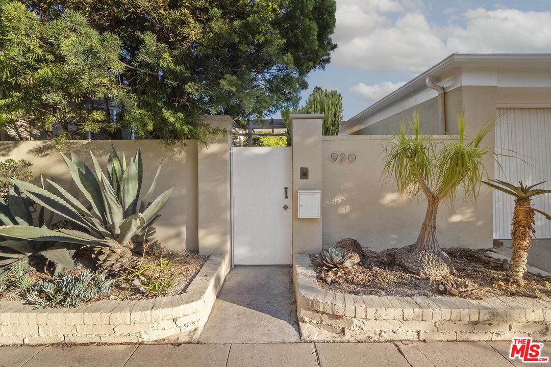 920 Carrillo Drive