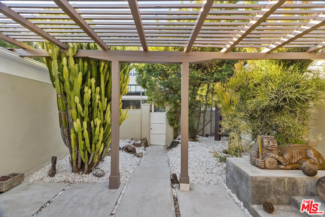 920 Carrillo Drive