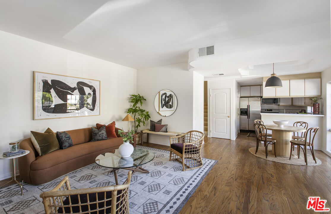 11110 Camarillo St Unit: 113