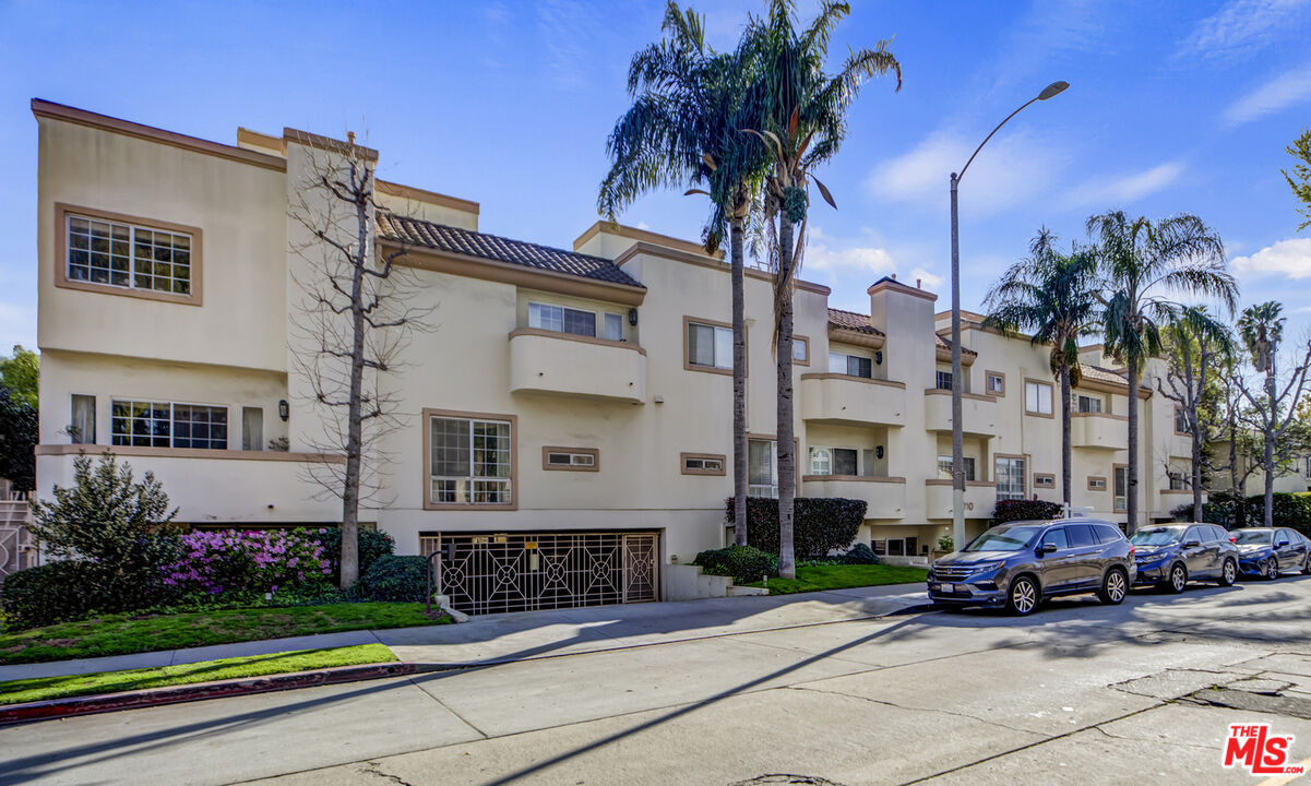 11110 Camarillo St Unit: 113