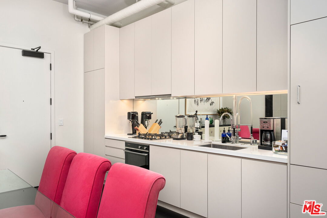 1645 N Vine St Unit: 605