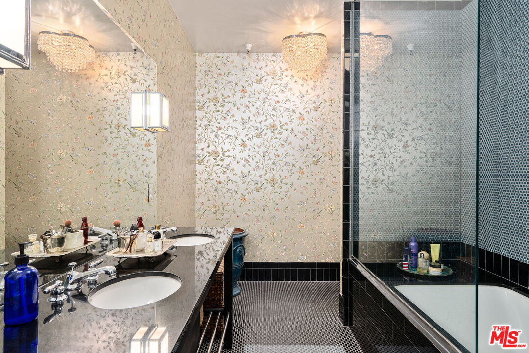 1645 N Vine St Unit: 605