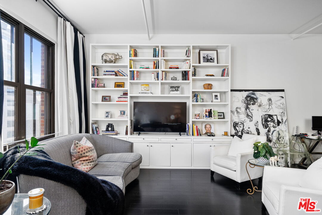 1645 N Vine St Unit: 605