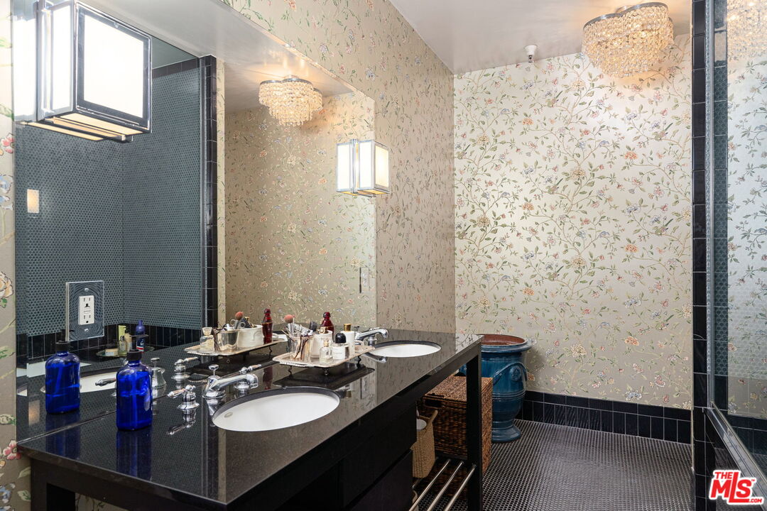 1645 N Vine St Unit: 605