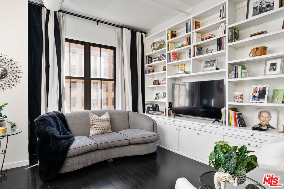 1645 N Vine St Unit: 605