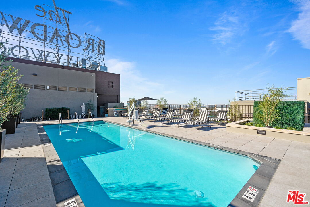 1645 N Vine St Unit: 605