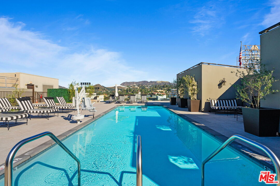 1645 N Vine St Unit: 605