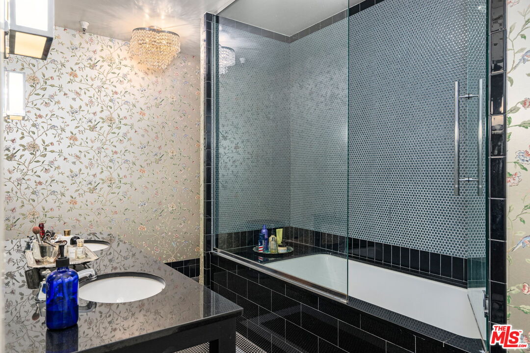 1645 N Vine St Unit: 605