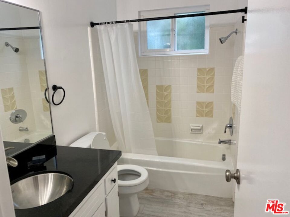 1010 21st St Unit: 2