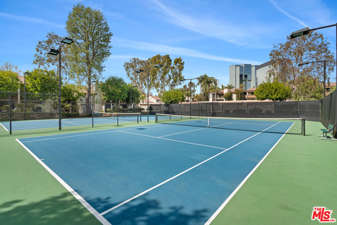 5720 Owensmouth Ave Unit: 152