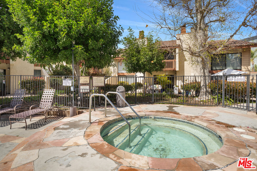 5720 Owensmouth Ave Unit: 152