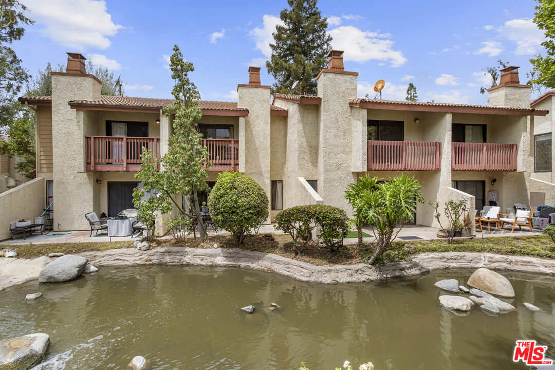 5720 Owensmouth Ave Unit: 152