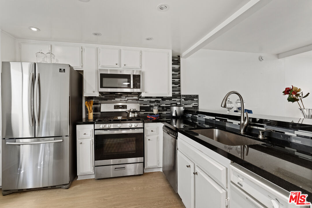 5720 Owensmouth Ave Unit: 152