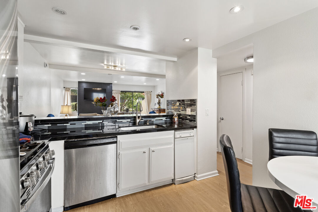 5720 Owensmouth Ave Unit: 152