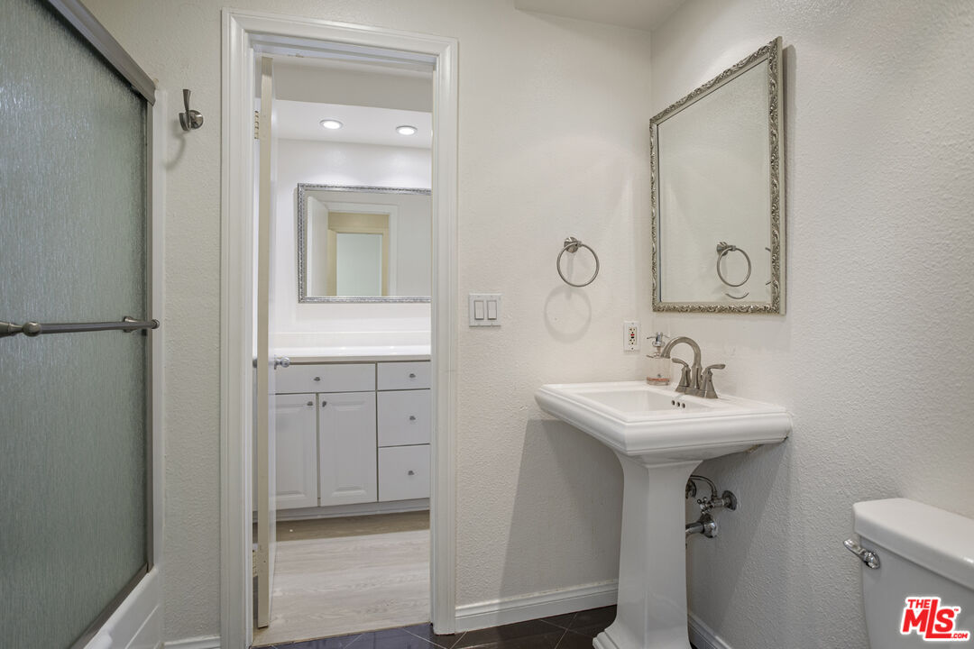 5720 Owensmouth Ave Unit: 152