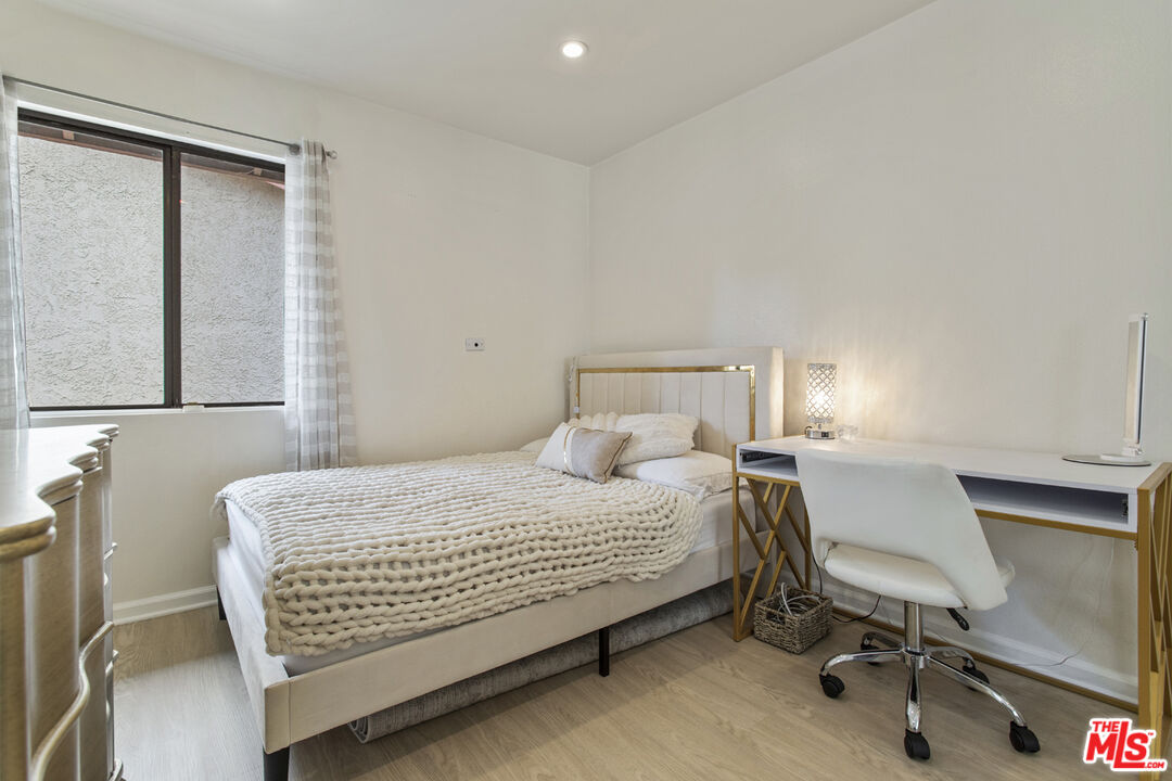 5720 Owensmouth Ave Unit: 152