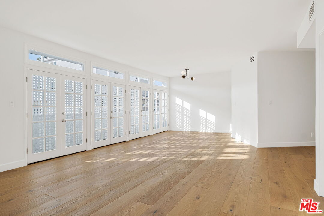 11845 Mayfield Ave Unit: 203