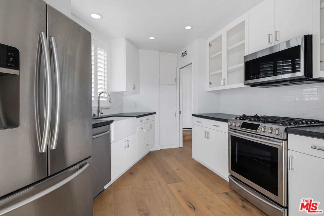 11845 Mayfield Ave Unit: 203