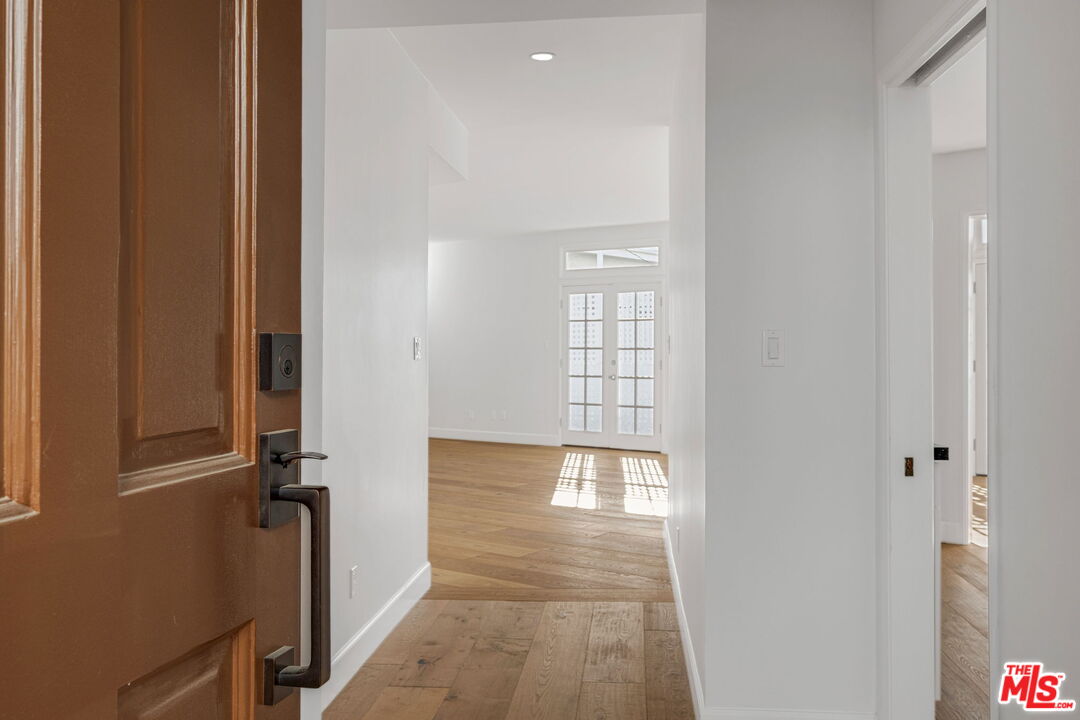 11845 Mayfield Ave Unit: 203