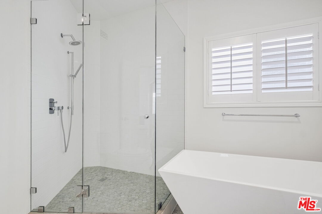 11845 Mayfield Ave Unit: 203