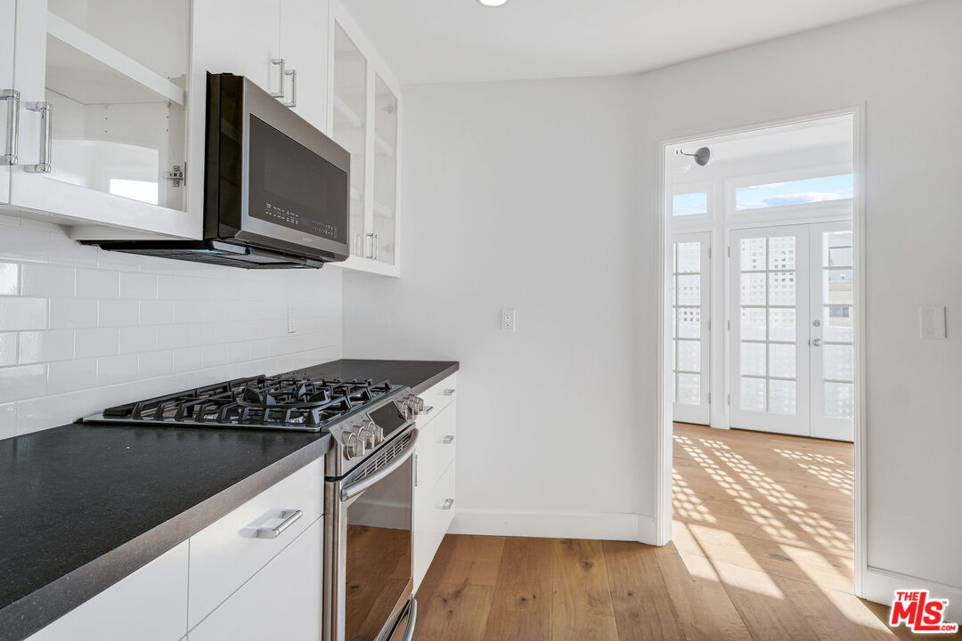 11845 Mayfield Ave Unit: 203