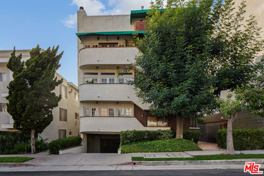 11845 Mayfield Ave Unit: 203