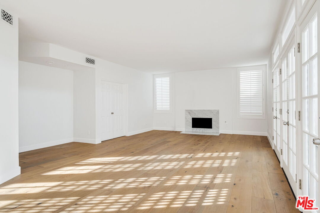 11845 Mayfield Ave Unit: 203