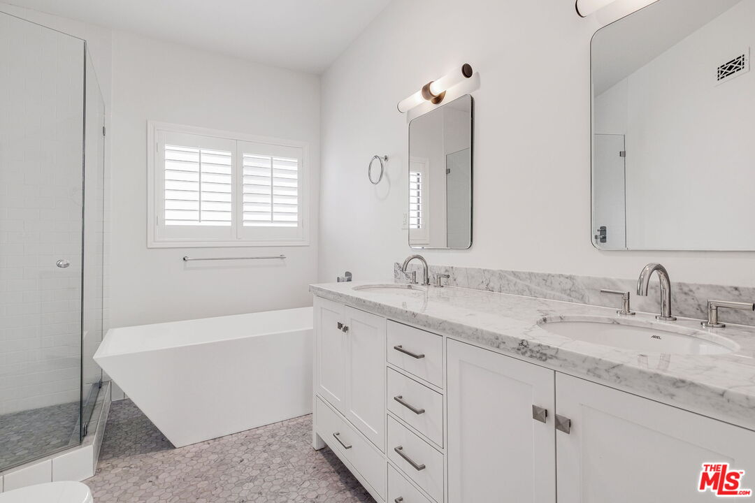 11845 Mayfield Ave Unit: 203