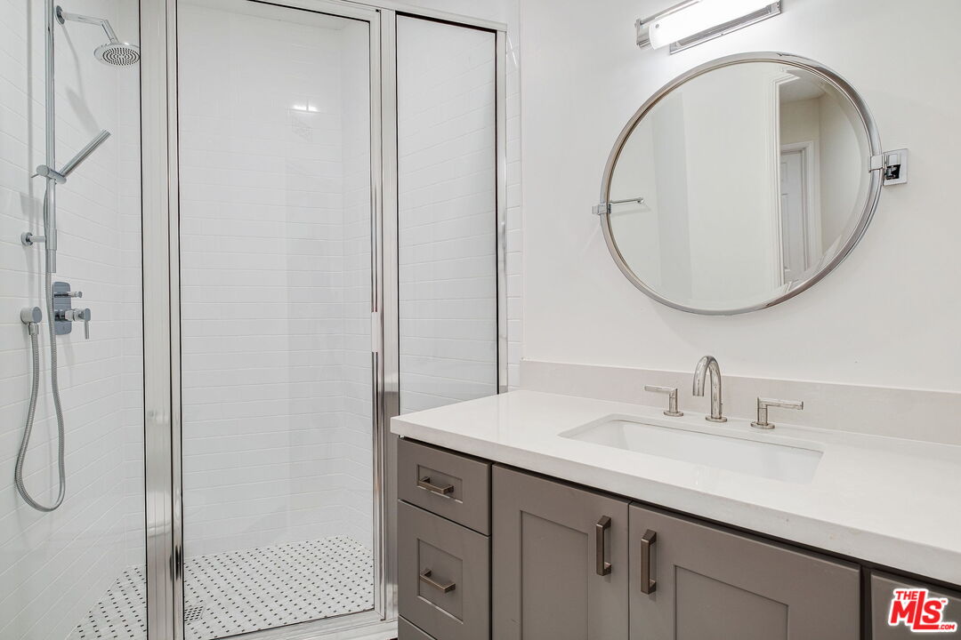 11845 Mayfield Ave Unit: 203