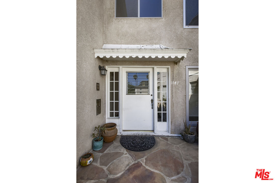 1147 S Westmoreland Ave Unit: 2